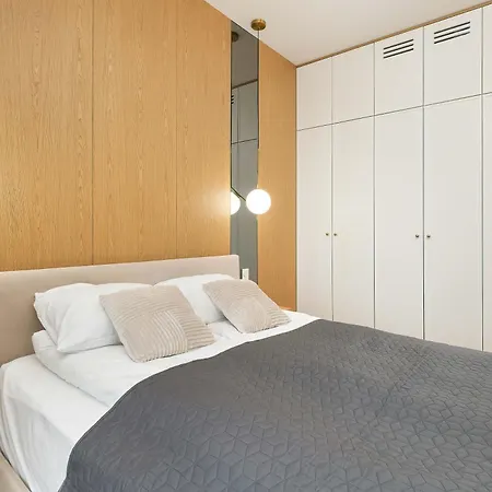 & Sea Luxury Seaside With Parking, 300m From The By Renters Apartmán *